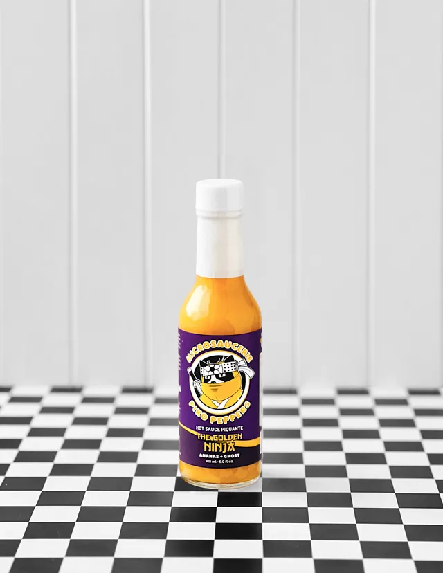 piko-peppers-golden-ninja-sauce-piquante-ananas-ghost-dition-limit-e image 1