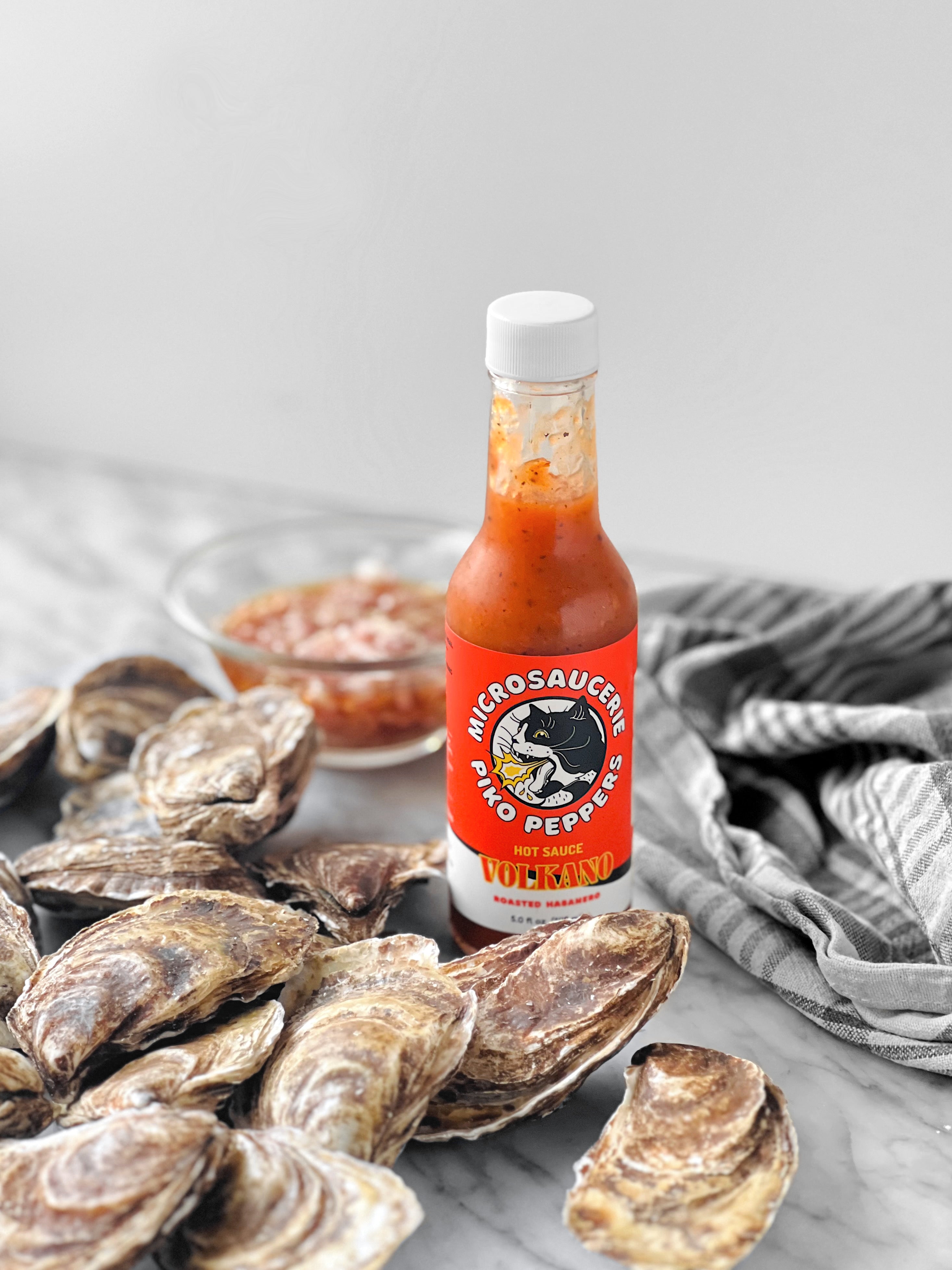 piko-peppers-volkano-sauce-piquante-habanero-r-ti-hot-ones image 4