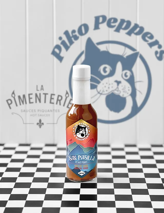 piko-peppers-x-la-pimenterie-san-pasilla-sauce-piquante-mole-bbq-sucr-e-fum-e image 1