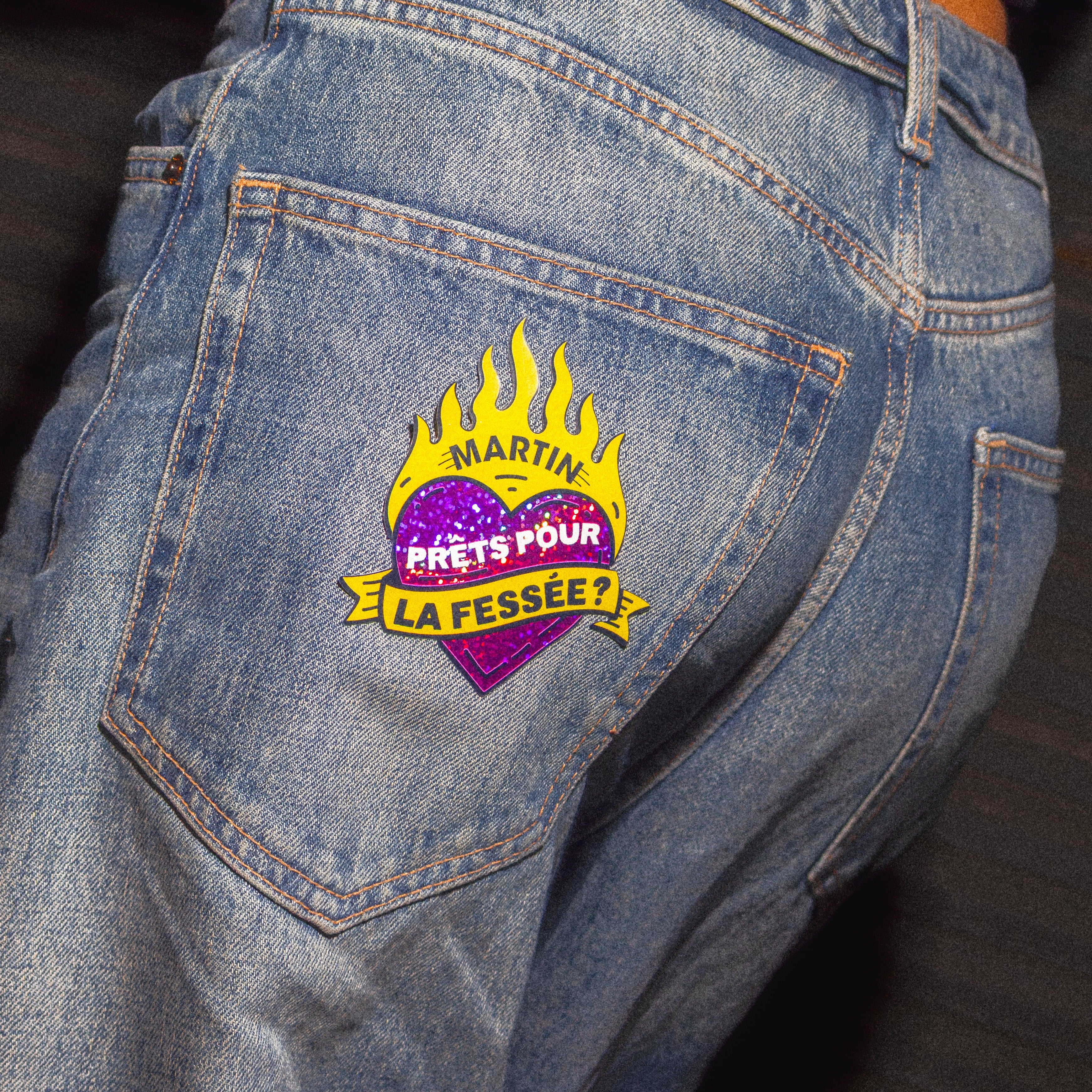 maison-martin-sticker-la-fess-e-90x100mm-autocollant-collector image 3