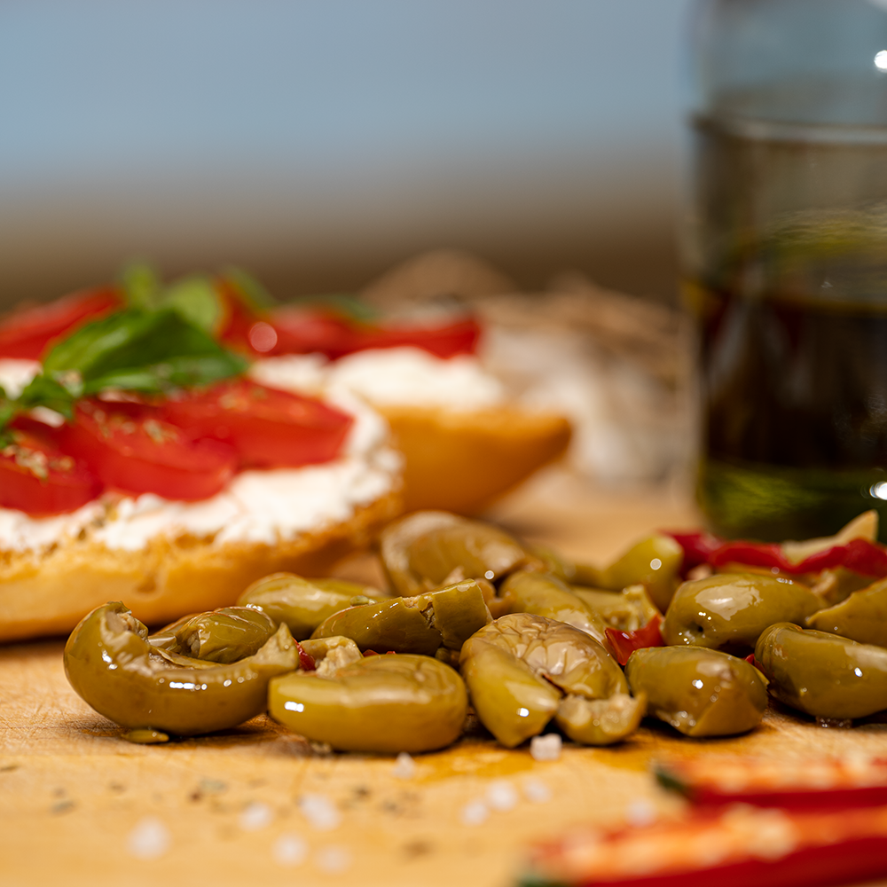 tuttocalabria-olive-verdi-pistate-olives-vertes-cras-es-assaisonn-es image 2