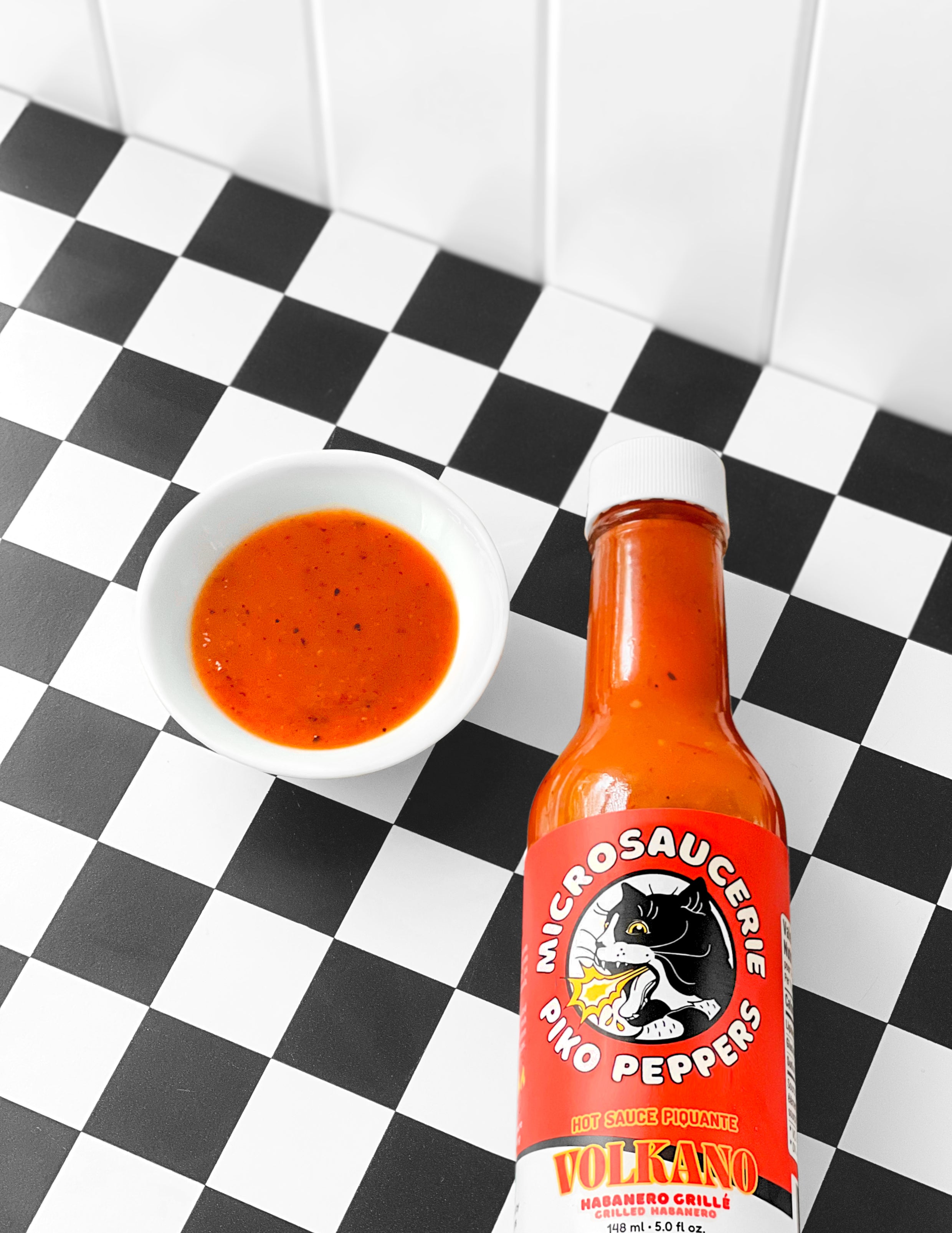 piko-peppers-volkano-sauce-piquante-habanero-r-ti-hot-ones image 2